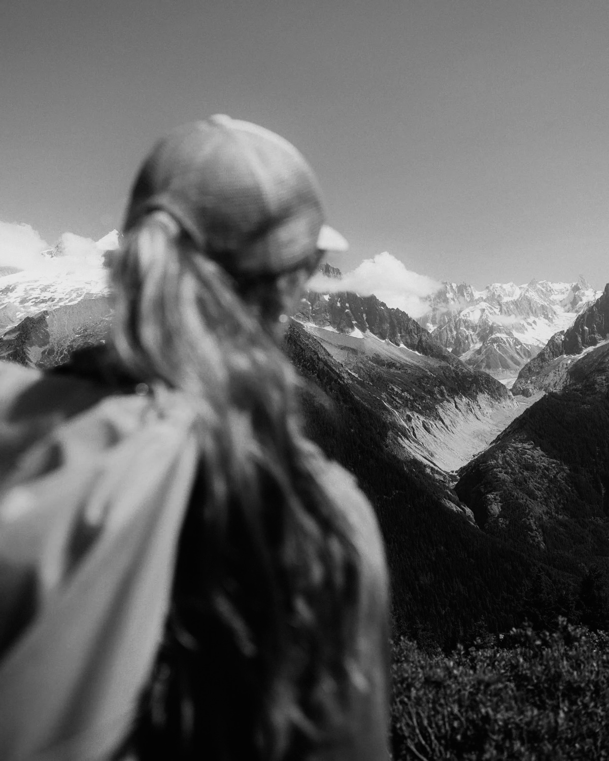 Зелений хребет з гірською стежкою