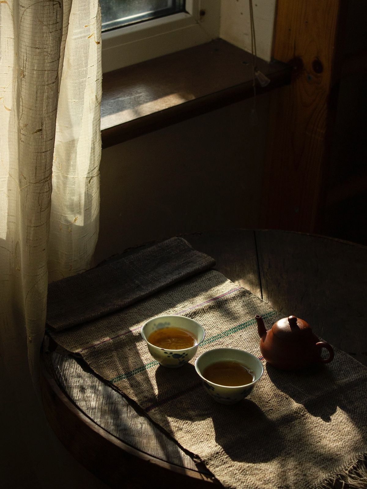 Чайна церемонія — чай у вікні