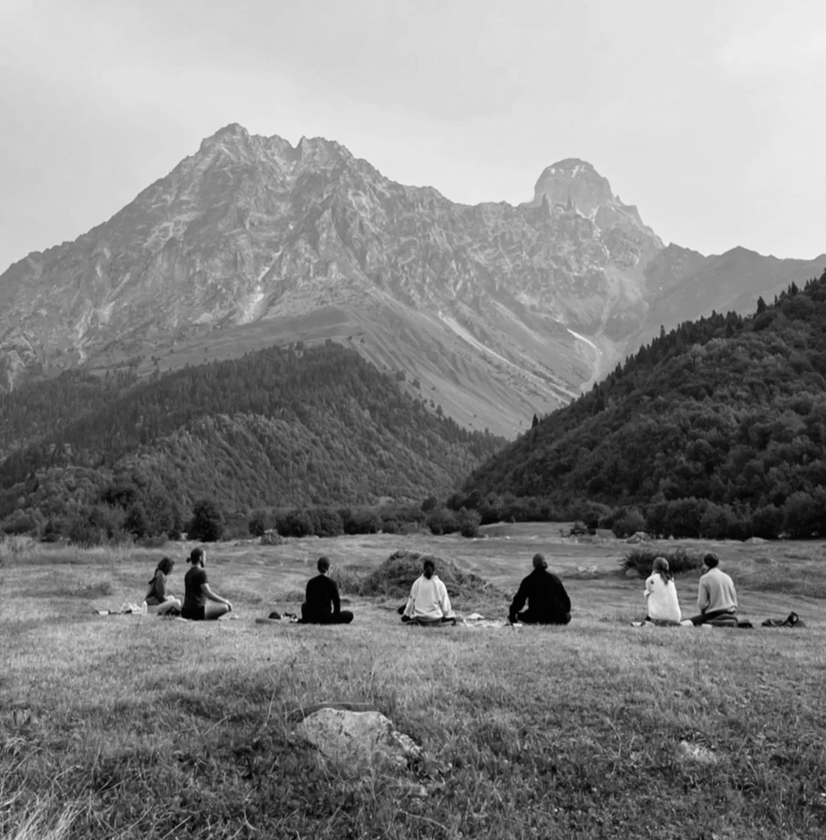 Альпійська панорама у ранковому світлі